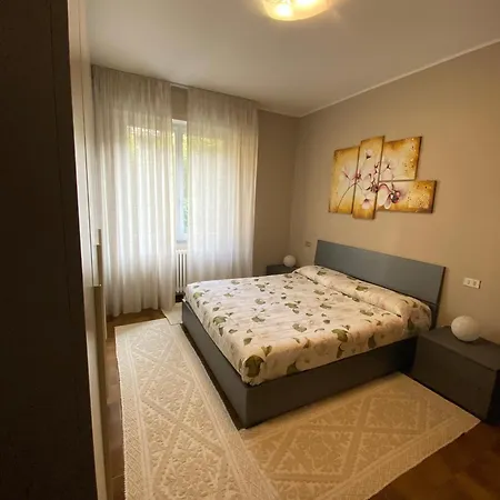 Sofia Near Bellagio Апартаменты Лезено